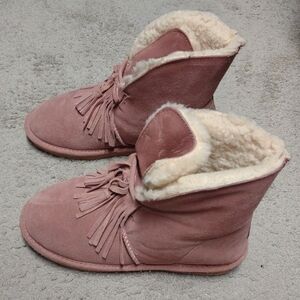 BEARPAW Christie Suede Sheepskin Fringe Boot with NeverWet - Pink - Size 9  